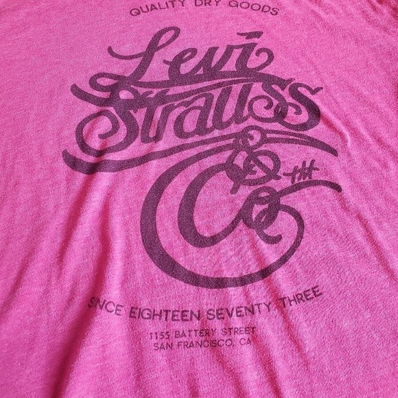 Red Levi's Logo Casual T-Shirt - Picture 6 of 12